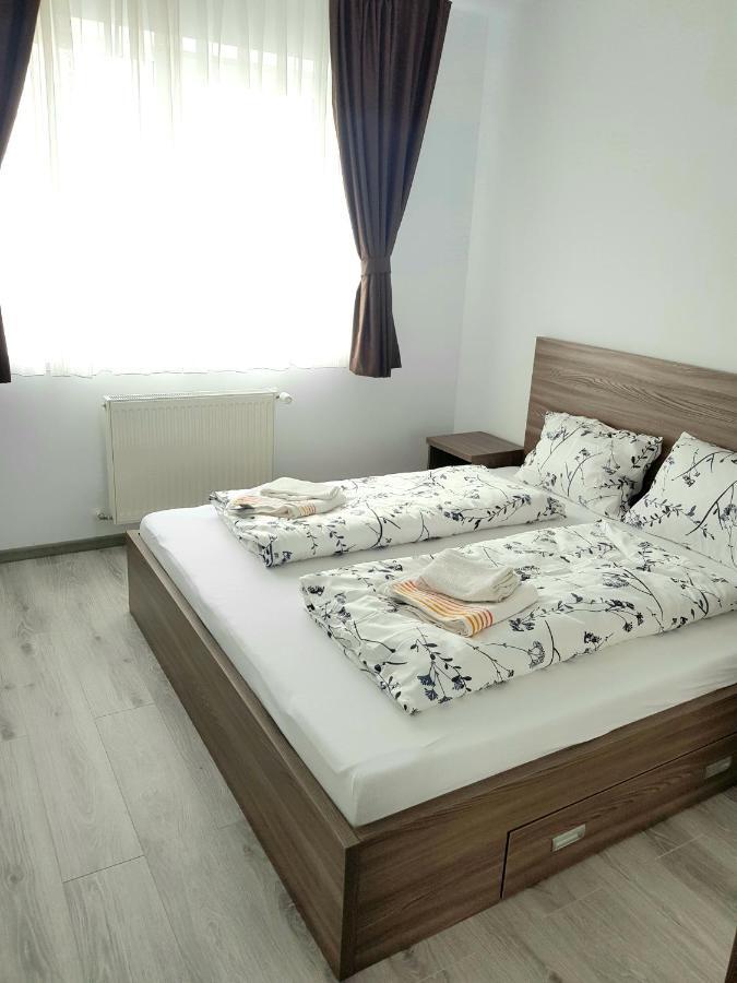 Happyhome Central Deluxe Apartments Oradea Exterior photo